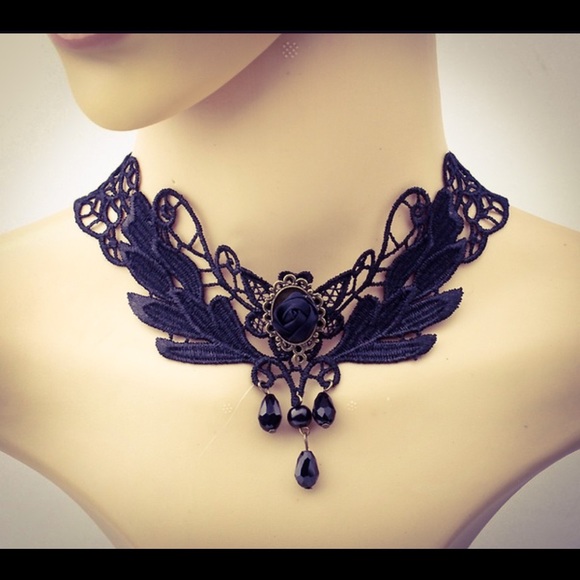 Vintage Jewelry - Black Gothic Branch Leaf Chocker Necklace